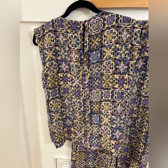 Momoni silk geometric sleeveless blouse pant set - Picture 5 of 9